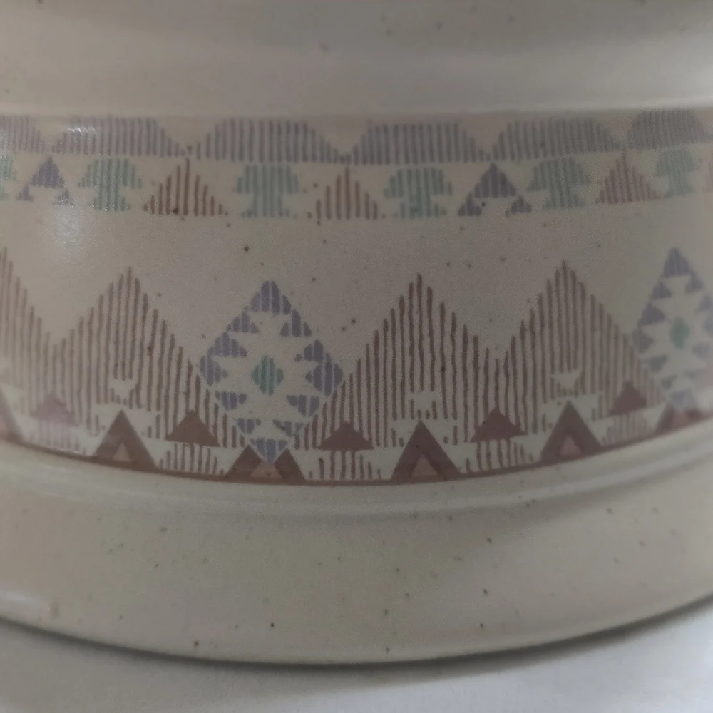 Vintage Stoneware 1.5 Qt. Pueblo Zuni Pattern Casserole Dish With Lid